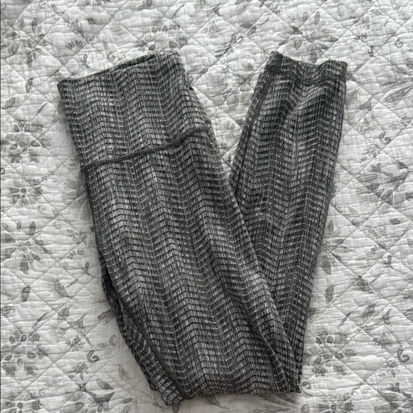 lululemon athletica Gray Patterned Leggings - Picture 2 of 6